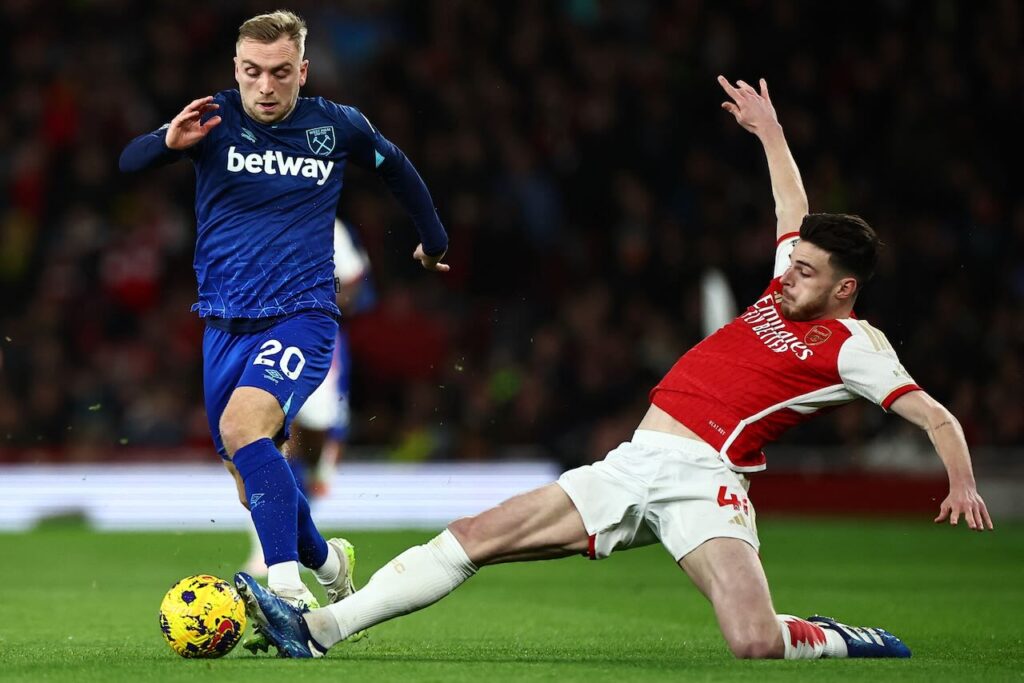 Arsenal fail in Premier League summit bid as Spurs lose thriller ...