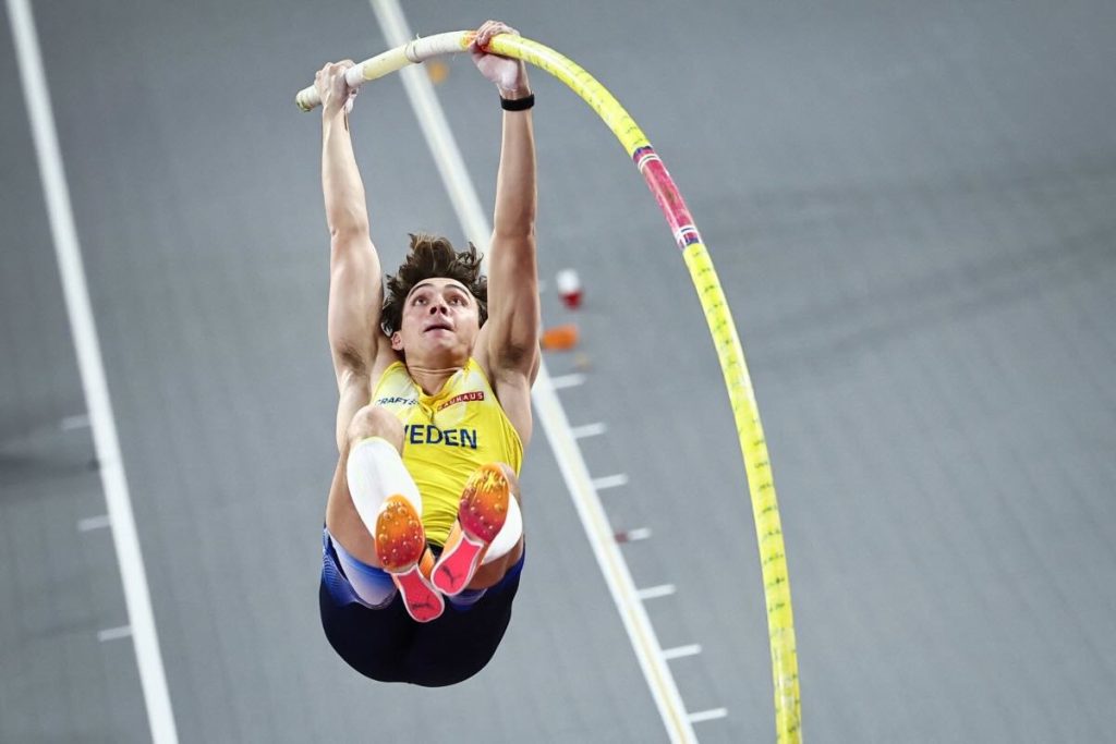 Duplantis Retains World Indoor Pole Vault Title, No World Record ...