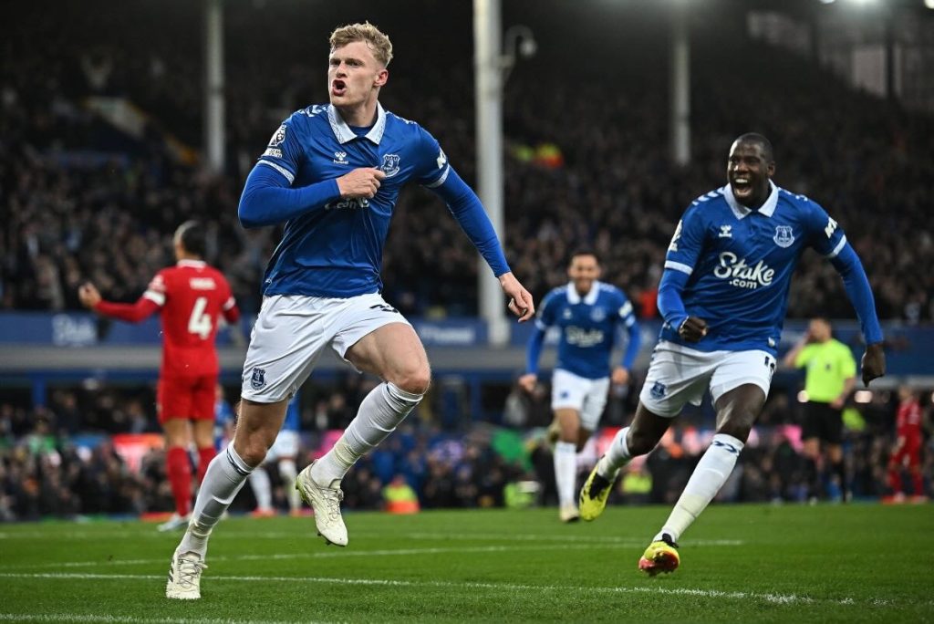 Liverpool's title bid rocked by Everton, Man Utd survive Blades scare - Sport - Vimarsana News