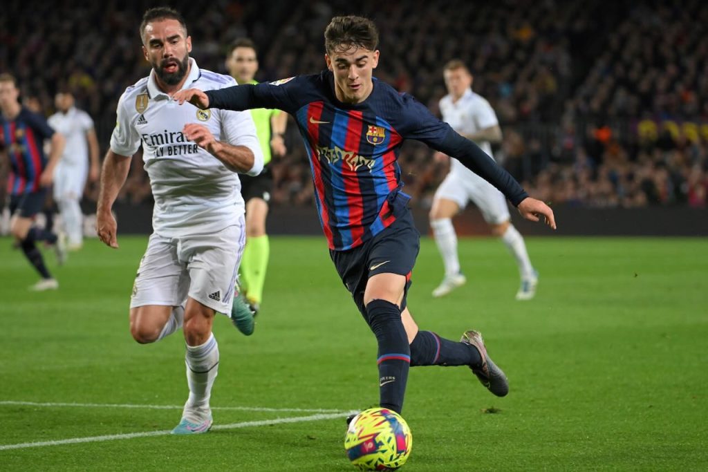 Hurting Barca bid to slow Madrid's title charge in Clasico - Sport ...