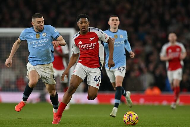 Arsenal thrash Man City to boost title challenge, Man Utd lose to Palace