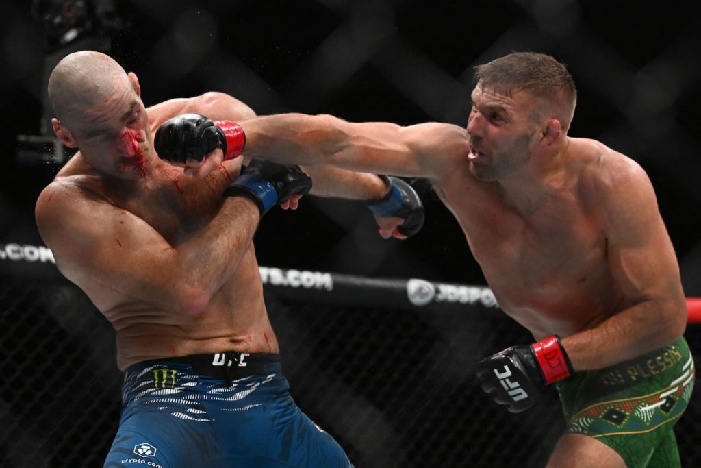 Du Plessis batters Strickland to retain UFC middleweight crown