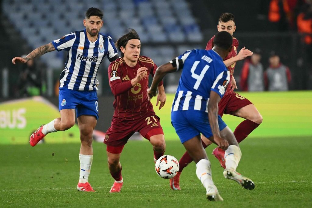 Dybala double leads Roma into Europa League last 16