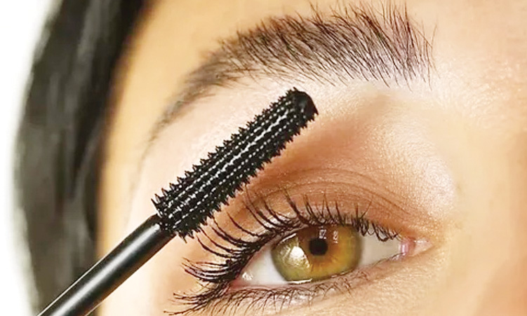 Here’s why tubing mascara is the latest lash trend