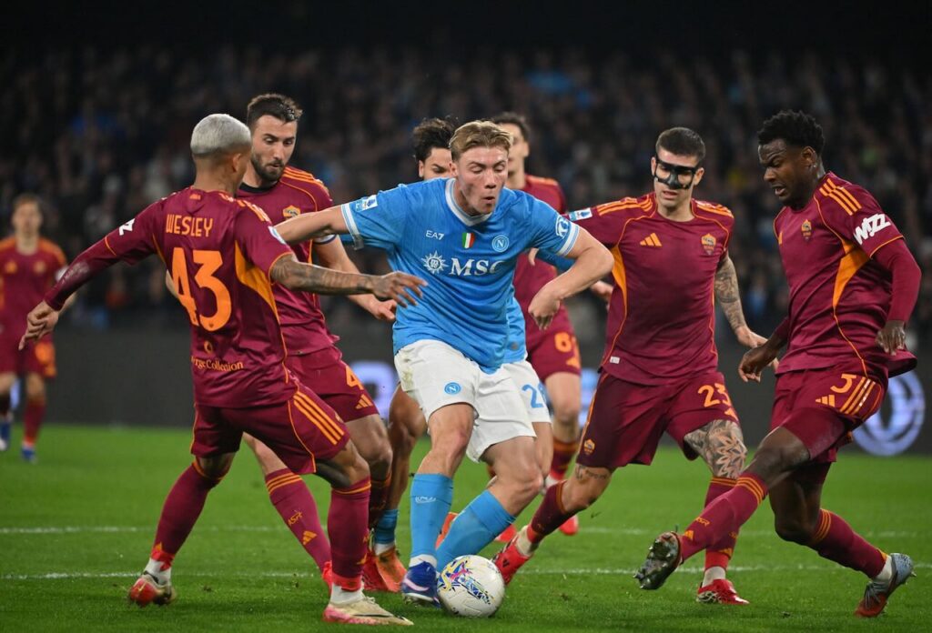Napoli salvage point after Malen twice puts Roma ahead