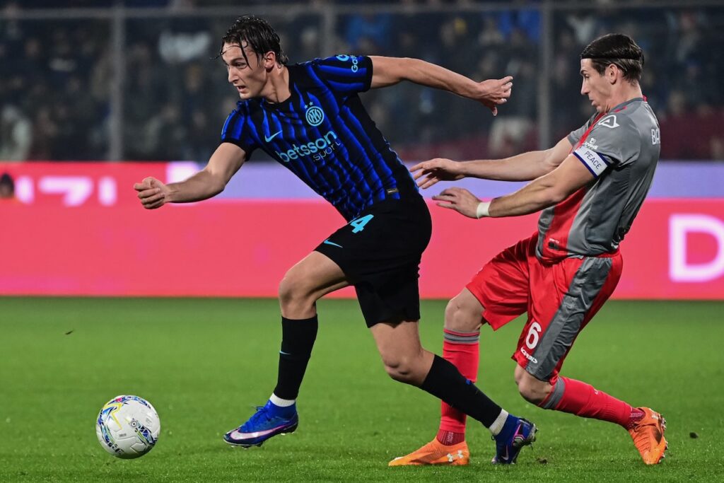 Inter eight clear after win at Cremonese marred by fans’ flare flinging – Sport Inter eight clear after win at Cremonese marred by fans’ flare flinging – Sport