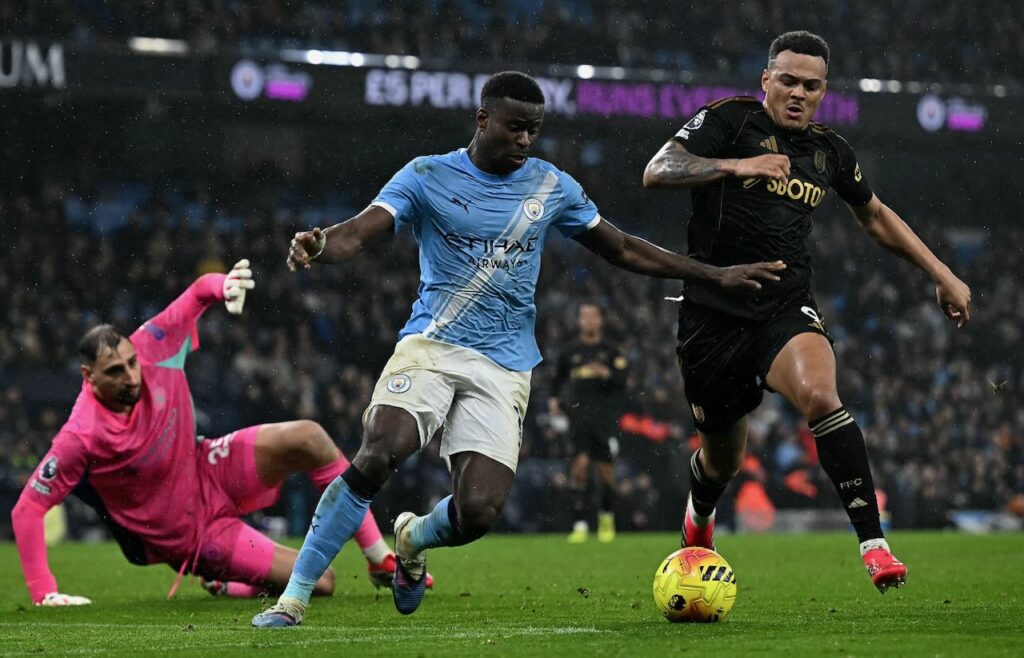 Man City close on Arsenal, Liverpool end Sunderland’s unbeaten home run