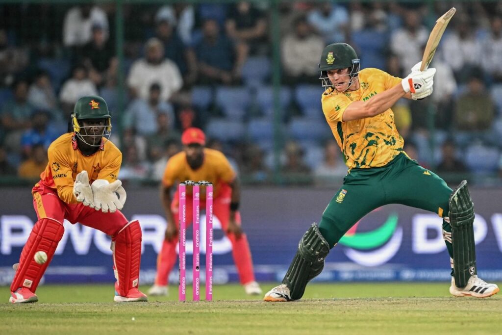 South Africa beat plucky Zimbabwe ahead of New Zealand semi final