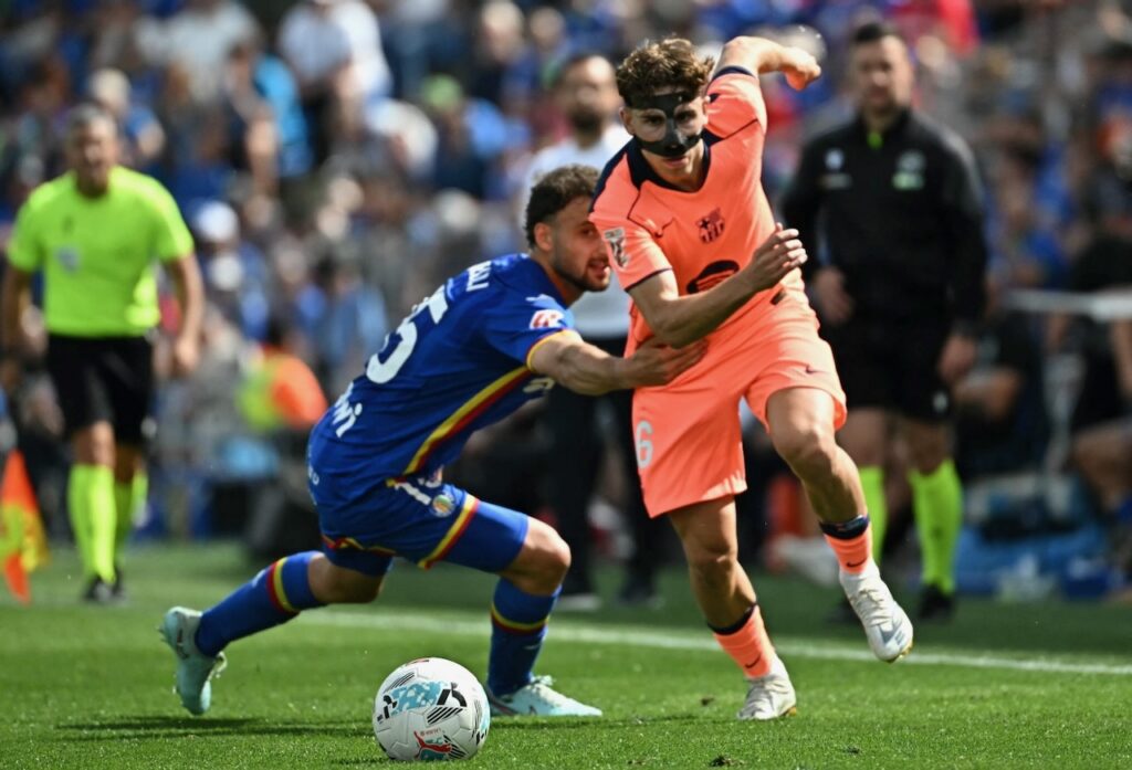 Barcelona on brink of La Liga triumph, Atletico build confidence