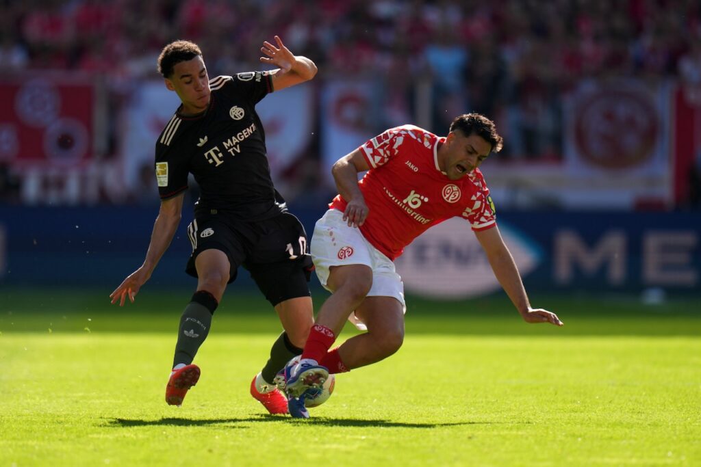 Bayern storm back to beat Mainz ahead of PSG clash