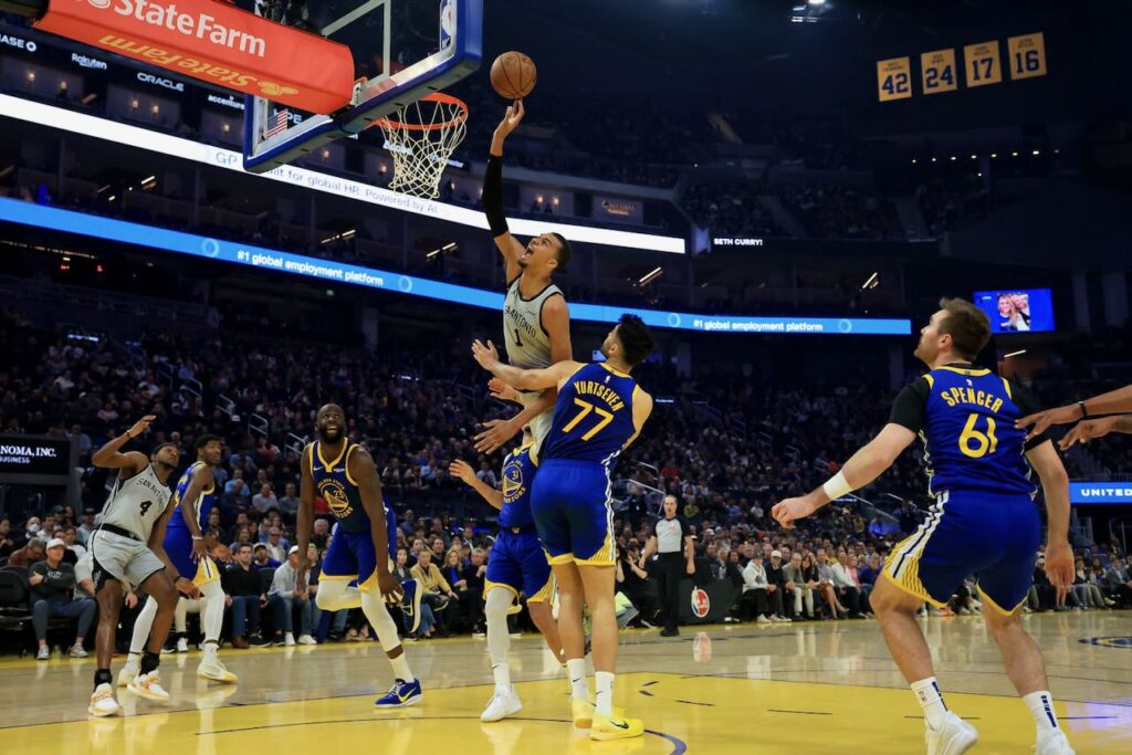 Rockets thrash Lakers, Wembanyama triumphant on Spurs return