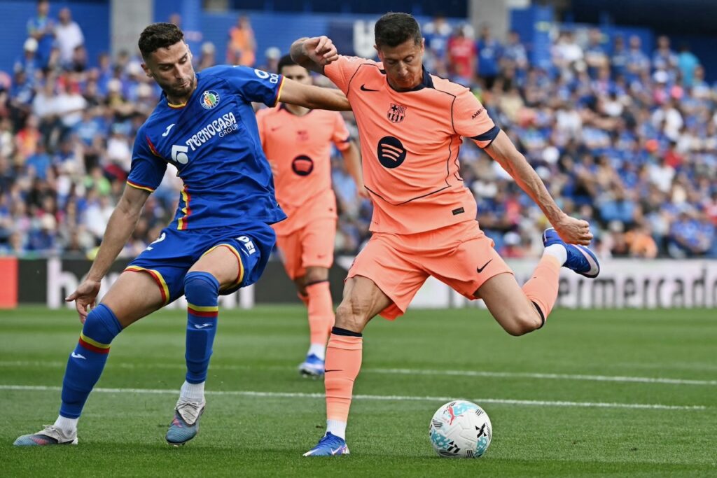 History chasing Barca eye title party in Liga Clasico