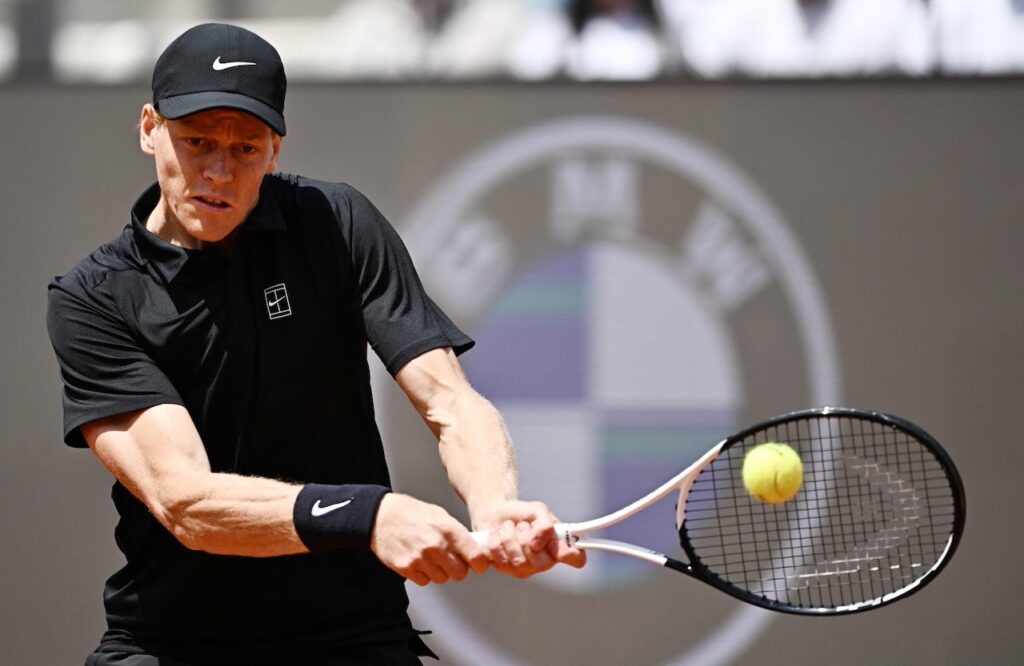 Ailing Sinner crashes out of French Open