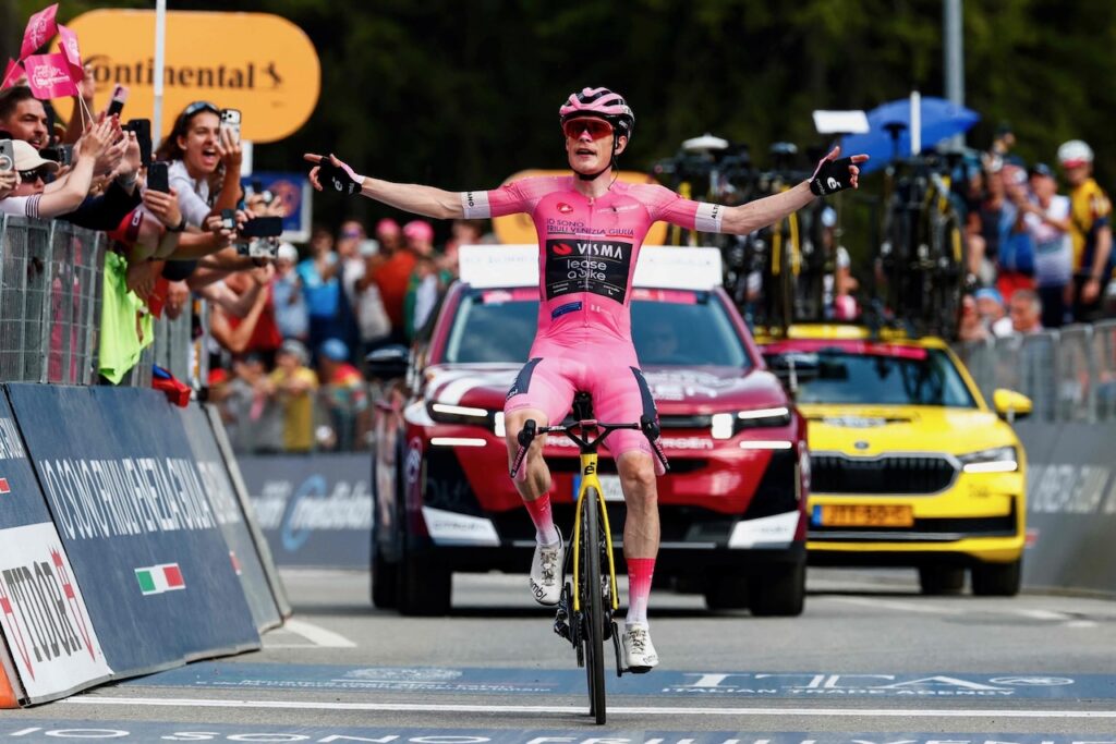 Vingegaard climbs to his fourth stage win to tighten grip on Giro