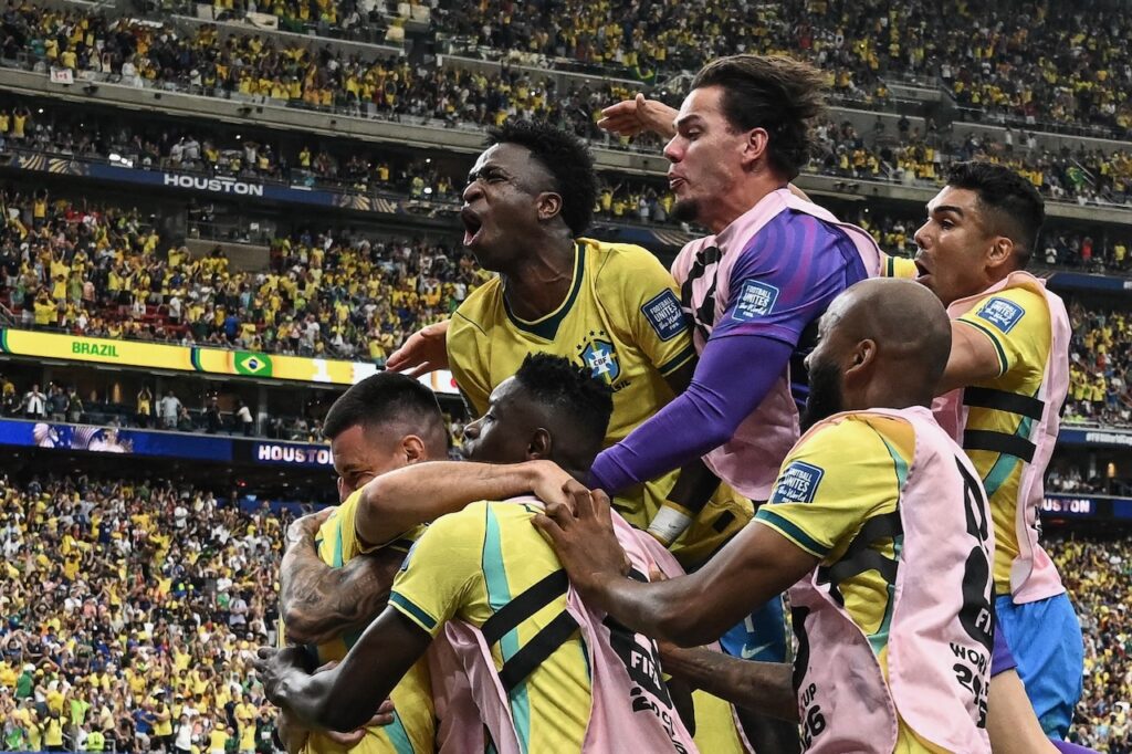 Martinelli scores in 95th minute to send Brazil into World Cup last 16