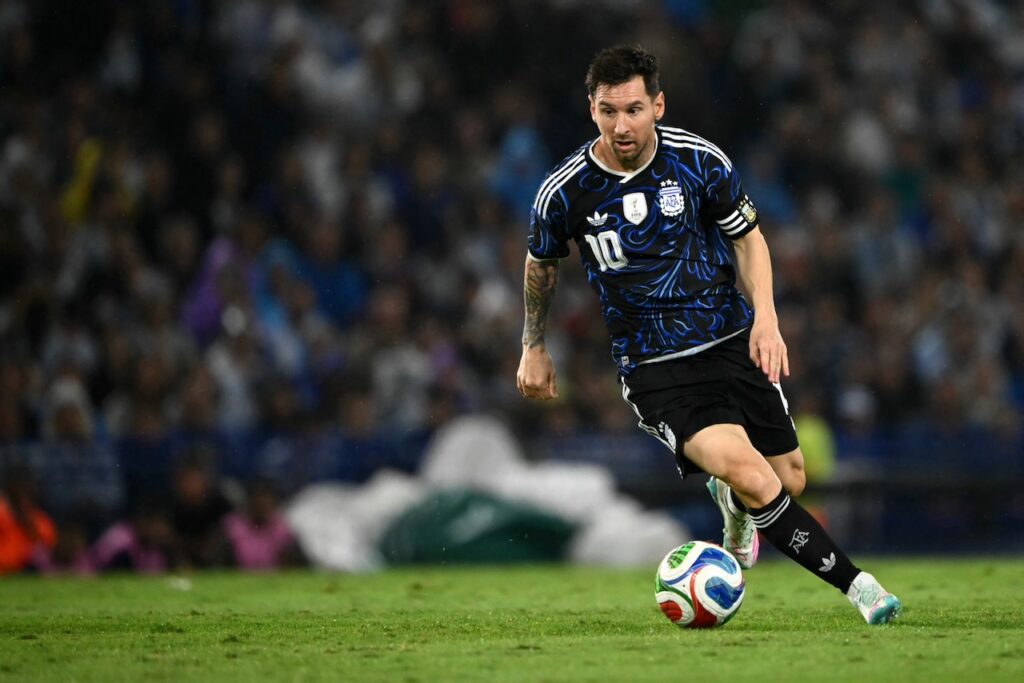 Heavyweights Argentina and France start World Cup quests