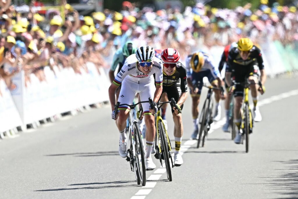 Favourites keep apart in lead up to Tour de France