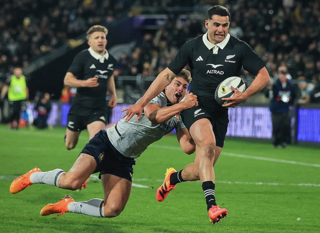 Jordan breaks All Blacks try record in 47-17 rout of Italy