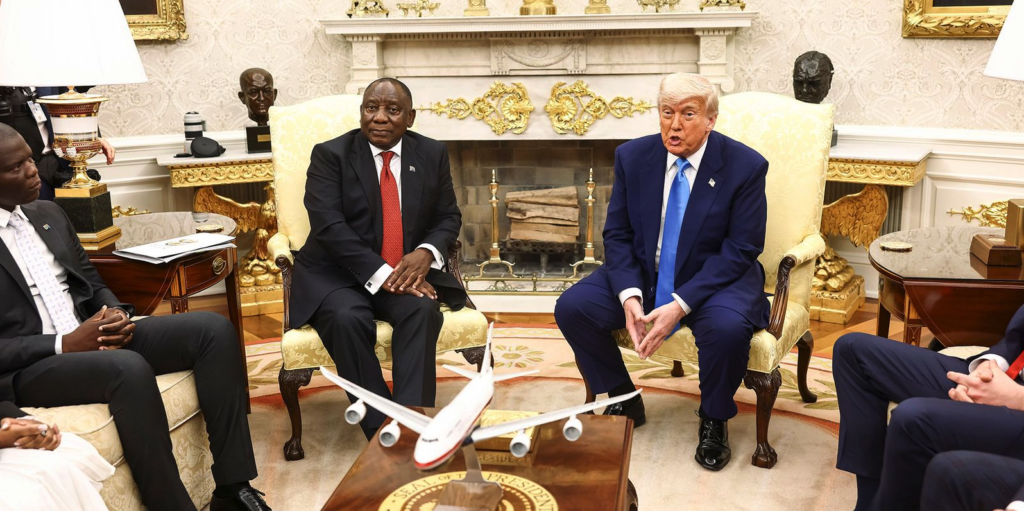 US President Donald Trump meets South African President Cyril Ramaphosa in the White House Oval Office in Washington, DC, on 21 May 2025. (Photo: EPA-EFE / Jim Lo Scalzo)