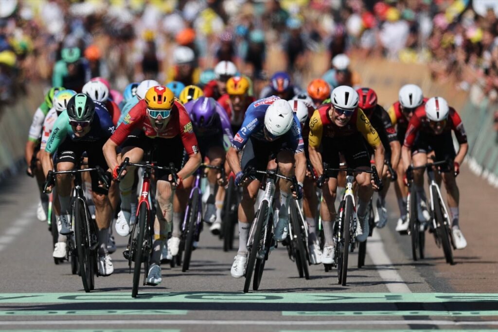 Waerenskjold wins fastest ever Tour de France stage