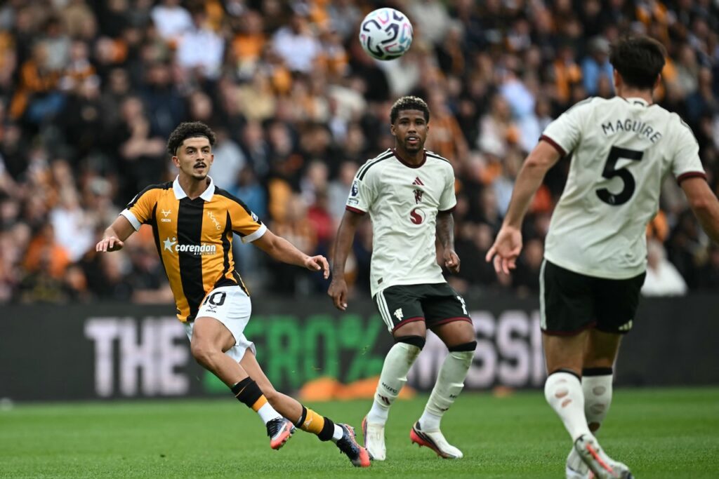 Carrick keeps calm despite Man Utd misery, big spending Spurs crushed