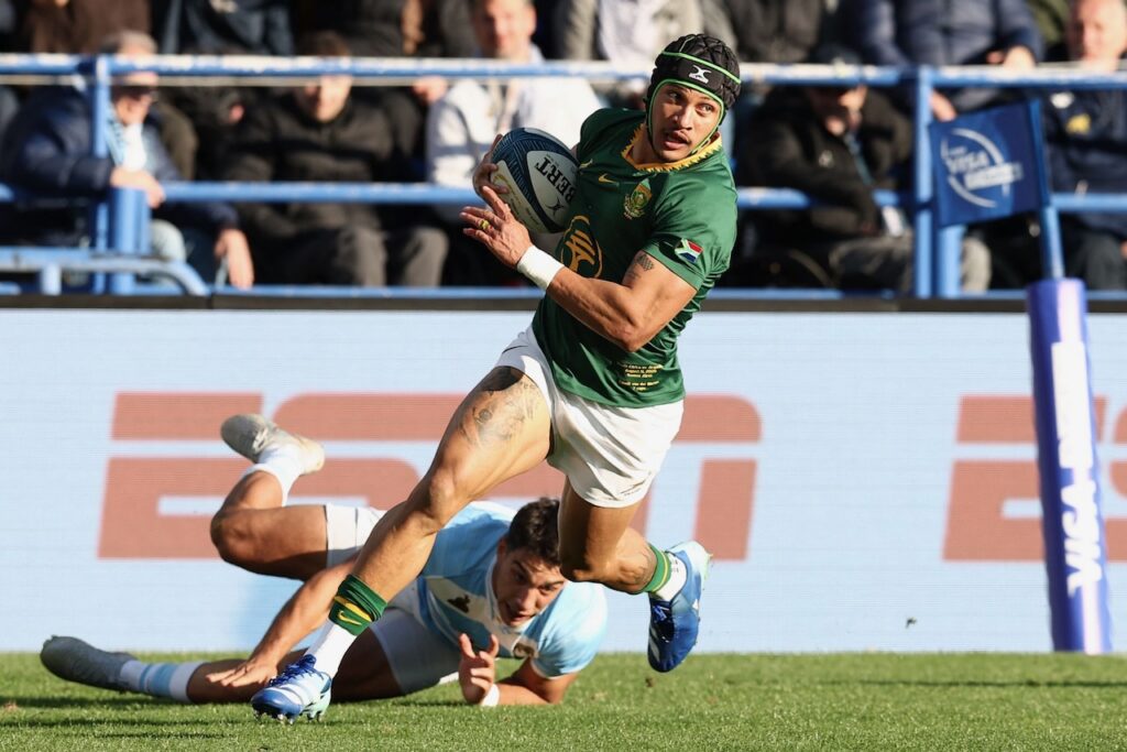 South Africa win after surviving late Argentina surge