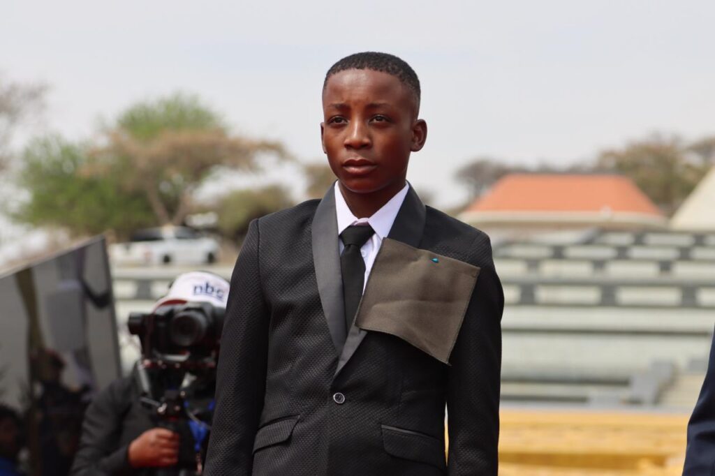 President confers teen who rescued twin babies with heroes status
