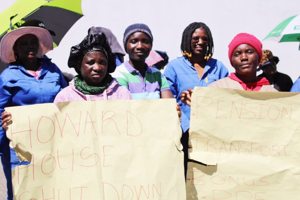 Snack firm turns toarmed guards during strike