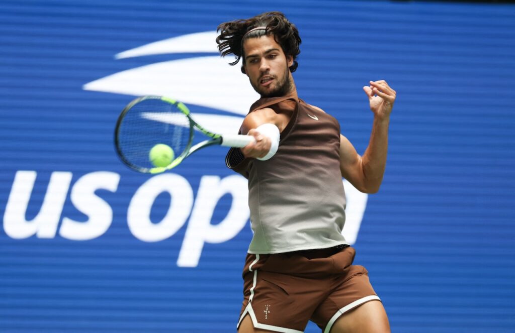 Carlos Alcaraz returns from injury with a straight-sets US Open win