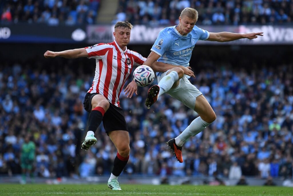 Man City outgun Sunderland, Man United rescue Fulham draw 