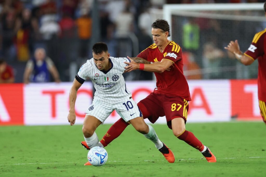 Martinez brace saves Inter in Serie A top two clash with Roma