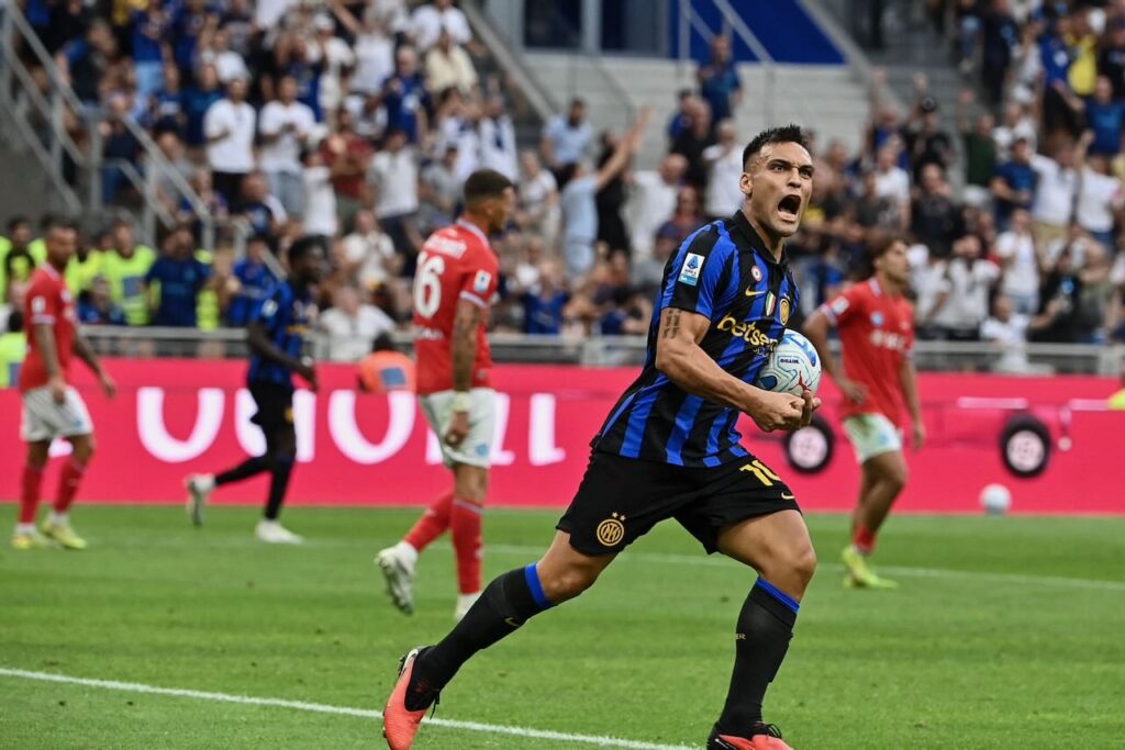 Inter and Roma roar back to win thrillers and share top spot