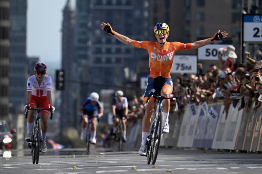 Gutsy Vollering wins cycling road race world title