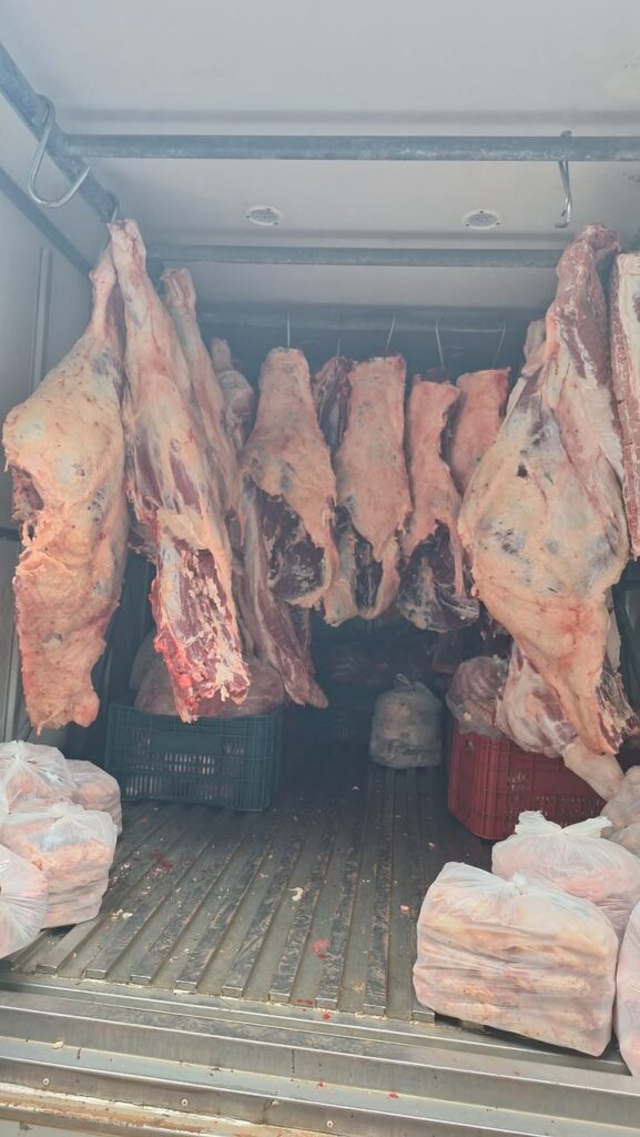 Meat deliveries allowed into ||Kharas